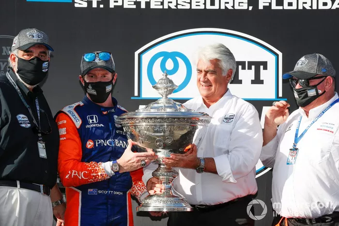El campeón Scott Dixon, Chip Ganassi Racing Honda con Chip Ganassi, William Croxville de NTT Data y Mark Miles