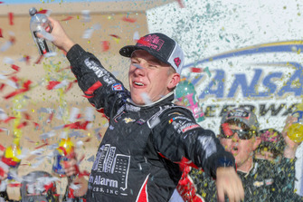 Ganador de la carrera John Hunter Nemechek, Chip Ganassi Racing, Chevrolet Camaro Chevrolet
