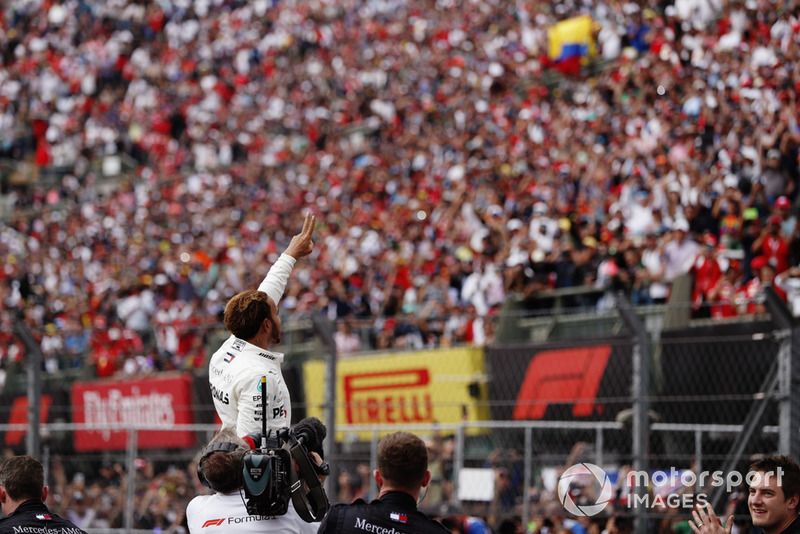 Lewis Hamilton, Mercedes AMG F1, merayakan gelar kelima