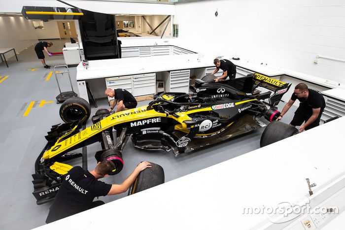 Preparación del Renault R.S. 18