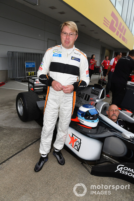 Mika Hakkinen ve McLaren MP4-13