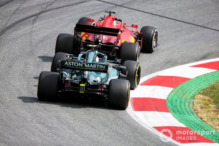 Charles Leclerc, Ferrari SF21, Sebastian Vettel, Aston Martin AMR21