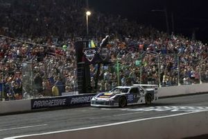 Race winner Chase Elliot, SRX Nashville