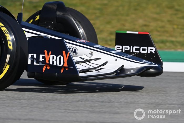 El alerón delantero del coche de Yuki Tsunoda, AlphaTauri AT03