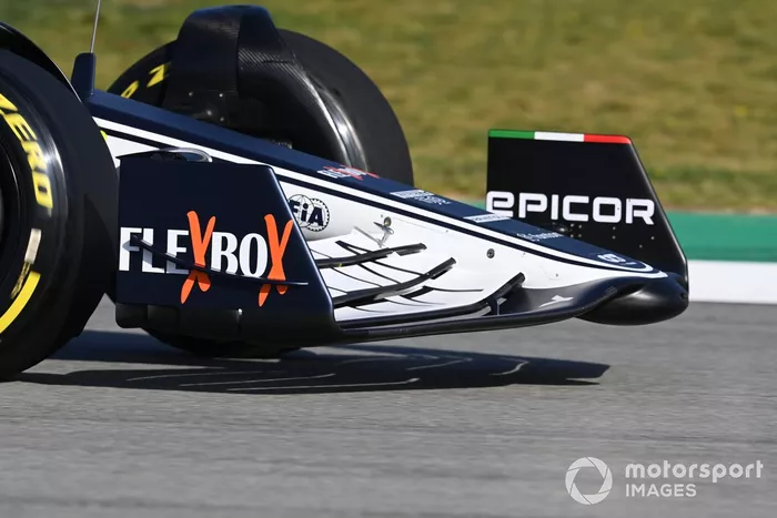 The front wing on the car of Yuki Tsunoda, AlphaTauri AT03