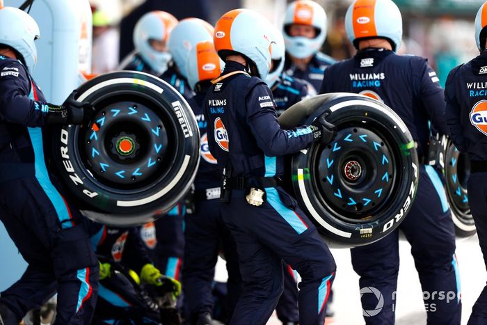 El equipo Williams se prepara para una parada en boxes