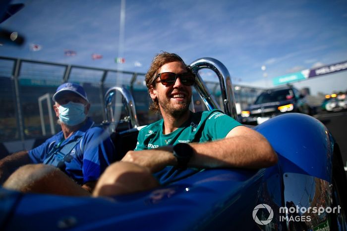 Sebastian Vettel, Aston Martin en el AC Cobra