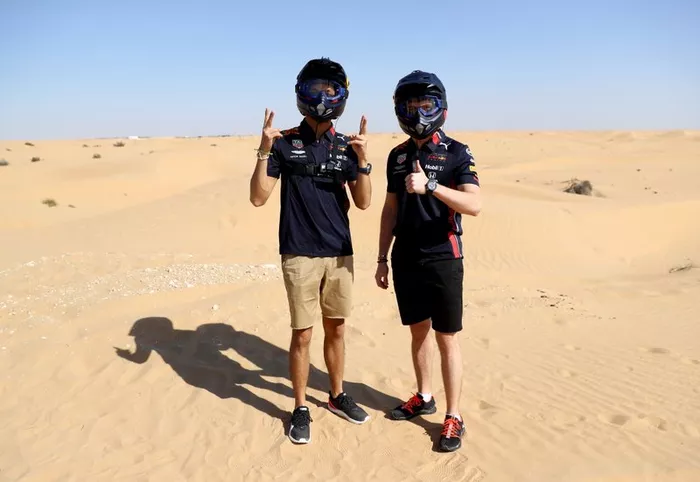 Max Verstappen, Alexander Albon, Red Bull Racing, Red Bull Desert Racing en Skydive Dubai