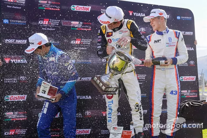 Podium: race winner Liam Lawson, second place Franco Colapinto, third place Igor Fraga