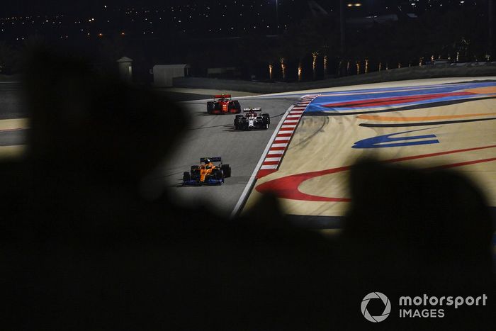 Lando Norris, McLaren MCL35, Antonio Giovinazzi, Alfa Romeo Racing C39, Charles Leclerc, Ferrari SF1000