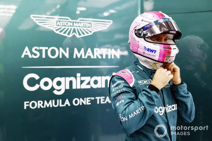 Sebastian Vettel, Aston Martin, nel garage