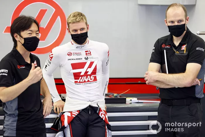 Mick Schumacher, Haas F1, con Gary Gannon