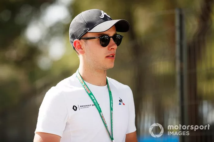 Após uma temporada de adaptação, o francês terminou em quinto lugar no campeonato, com duas vitórias em sete pódios, além de duas poles, em 2015.
