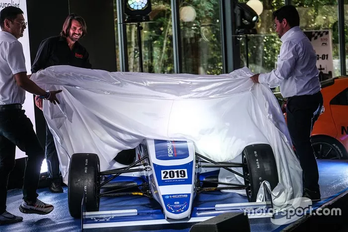 Fórmula 4  KC MG-01 para los Motorsport Games
