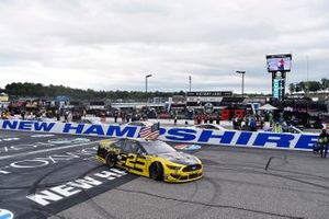 Race Winner Brad Keselowski, Team Penske, Ford Mustang