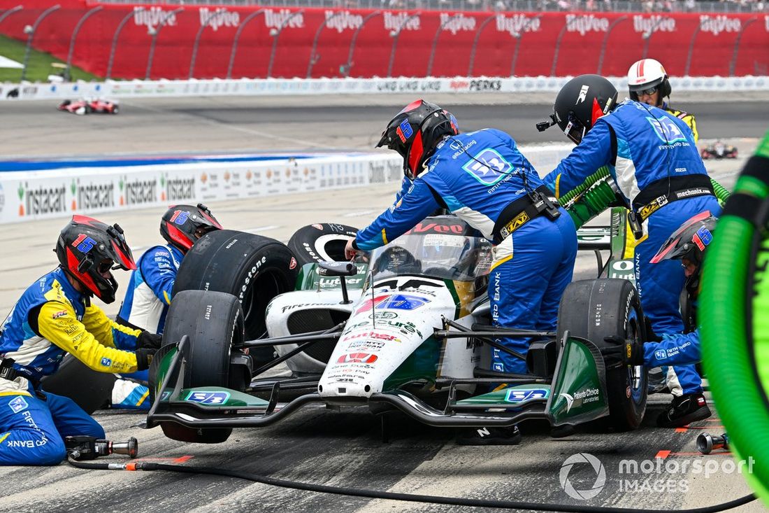 Graham Rahal, parada en boxes de Rahal Letterman Lanigan Racing Honda