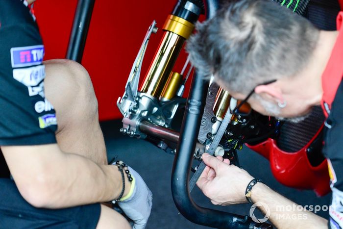 Detalles de la moto del Ducati Team