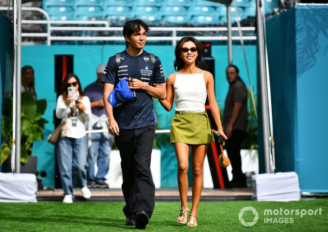 Alex Albon, Williams i Lily Muni He