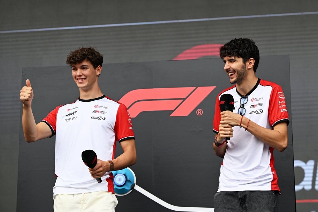 Esteban Ocon, Haas F1 Team, Oliver Bearman, Haas F1 Team