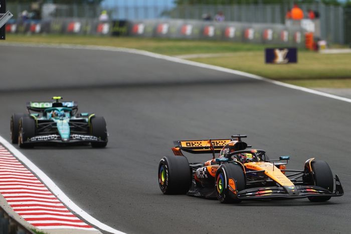 Oscar Piastri, McLaren, Fernando Alonso, Aston Martin Racing
