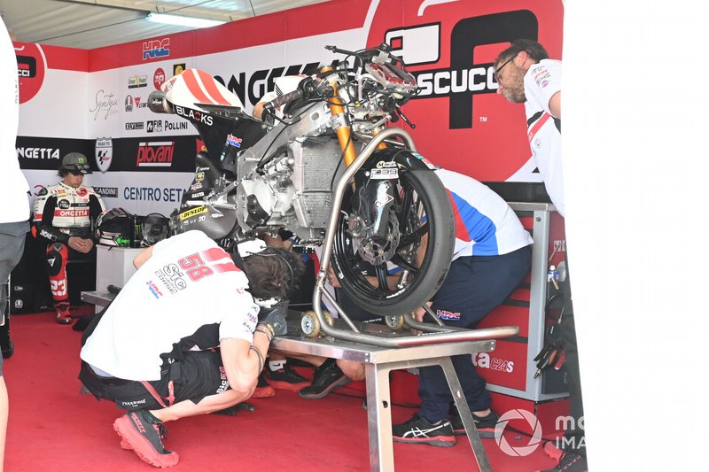 Niccolo Antonelli, SIC58 Squadra Corse's crashed bike