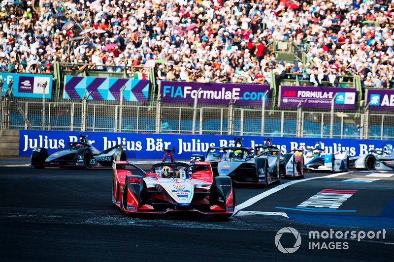 Pascal Wehrlein, Mahindra Racing, M5 Electro Oliver Rowland, Nissan e.Dams, Nissan IMO1, Lucas Di Grassi, Audi Sport ABT Schaeffler, Audi e-tron FE05 as Sébastien Buemi, Nissan e.Dam, Nissan IMO1 activates attack mode to join the others