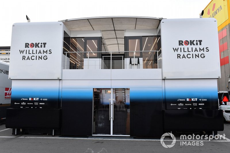 Williams Racing trucks and engineers rooms