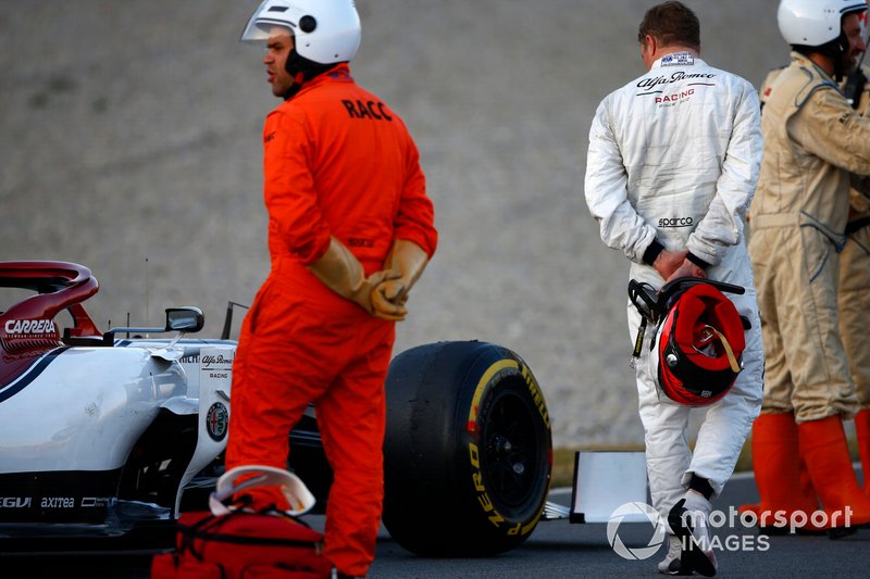 Kimi Raikkonen, Alfa Romeo Racing C38, dopo lo stop in pista