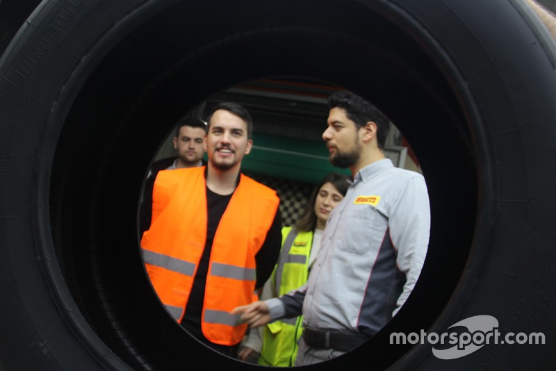 Salih Yoluç ve Pirelli Motorsport Türkiye ekibi