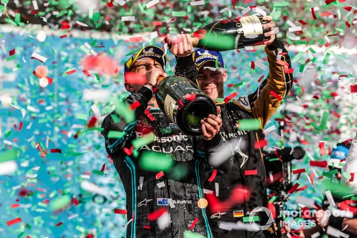 Podio: ganador Mitch Evans, Panasonic Jaguar Racing, segundo lugar Andre Lotterer, DS TECHEETAH