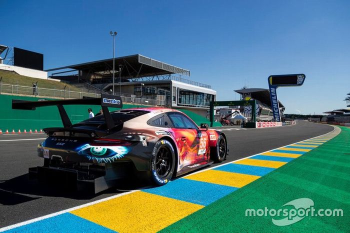 #56 Team Project 1 Porsche 911 RSR: Jörg Bergmeister, Patrick Lindsey, Egidio Perfetti, Nicholas Yelloly