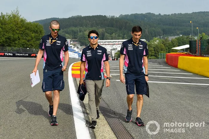 Sergio Perez, Racing Point, recorre la pista