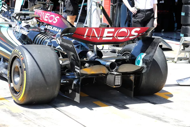 Mercedes W15 arrière