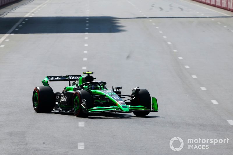 Zhou Guanyu, Stake F1 Team KICK Sauber C44 