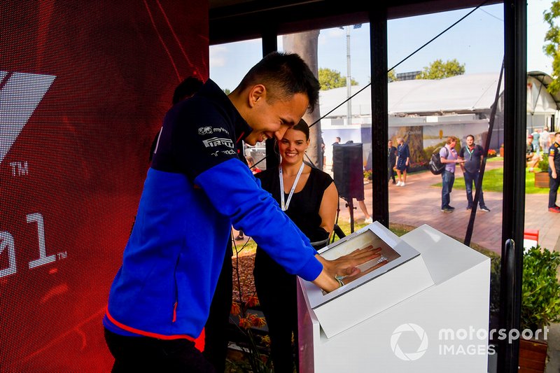 Alexander Albon, Scuderia Toro Rosso hand mould