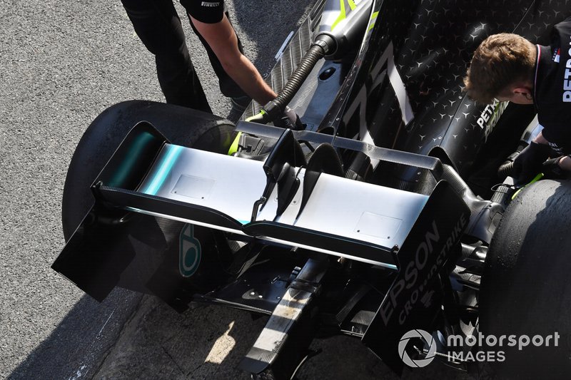 Mercedes-AMG F1 W10 EQ Power+ arka kanat