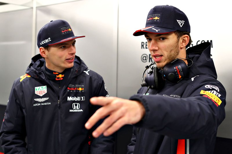 Der Teamkollege: Max war schon 2018 schneller als sein Teamkollege. 2019 ist er die unbestrittene Nummer 1. Pierre Gasly, das konnte man bei den Tests sehen, kann ihm nicht das Wasser reichen. Es hilft im Titelkampf, wenn einem der Teamkollege keine Punkte wegnimmt. Und es nicht, wie in Baku 2018, zu internen Crashes kommt.