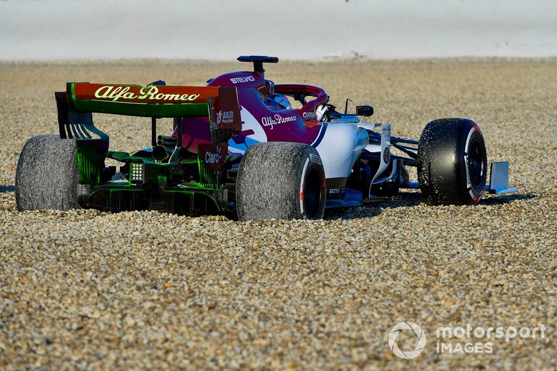 Kimi Raikkonen, Alfa Romeo Racing C38, spins into the gravel on the opening morning of testing