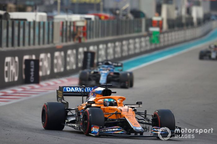 Daniel Ricciardo, McLaren MCL35M, Fernando Alonso, Alpine A521