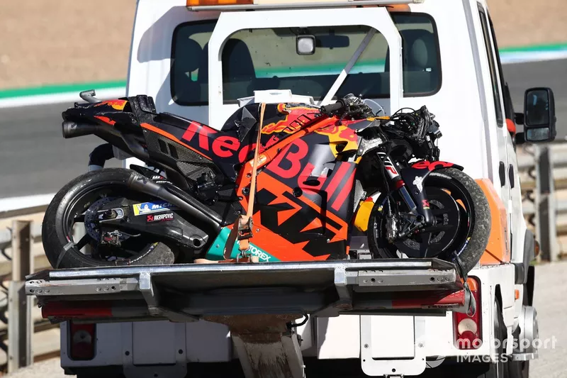 La moto accidentada de Brad Binder, Red Bull KTM Factory Racing