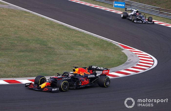 Max Verstappen, Red Bull Racing RB16B, Pierre Gasly, AlphaTauri AT02