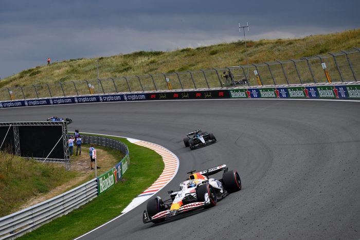 George Russell, Mercedes, Isack Hadjar, Racing Bulls Team