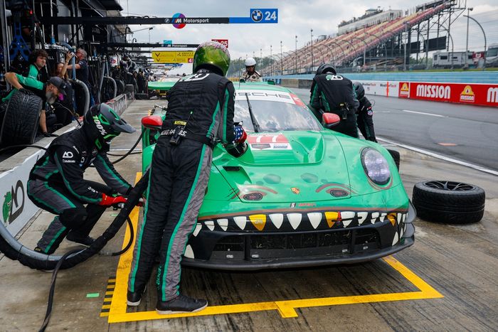 #77 AO Racing Porsche 911 GT3 R (992): Laurin Heinrich, Klaus Bachler