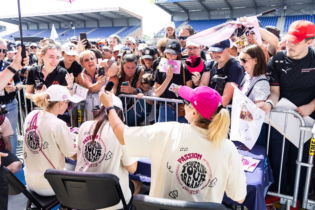  #85 Iron Dames Porsche 911 GT3 R LMGT3: Celia Martin, Rahel Frey, Sarah Bovy