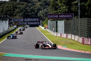 Nico Hulkenberg, Haas VF-23, Pierre Gasly, Alpine A523, Kevin Magnussen, Haas VF-23