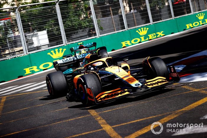 Daniel Ricciardo, McLaren MCL36, Lewis Hamilton, Mercedes W13