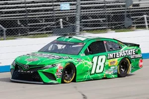 Kyle Busch, Joe Gibbs Racing, Toyota Camry Interstate Batteries