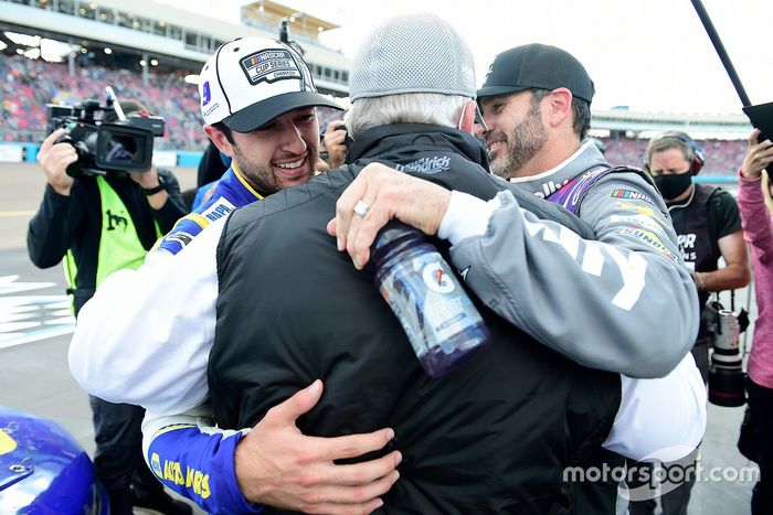 Campeón Chase Elliott, Hendrick Motorsports, Chevrolet Camaro y el dueño del equipo y del Salón de la Fama de NASCAR Ricky Hendrick, Jimmie Johnson, Hendrick Motorsports, Chevrolet Camaro
