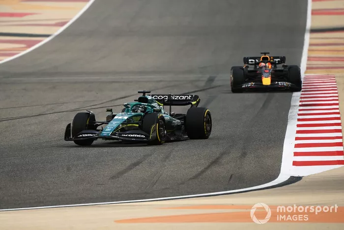Lance Stroll, Aston Martin AMR22, Max Verstappen, Red Bull Racing RB18