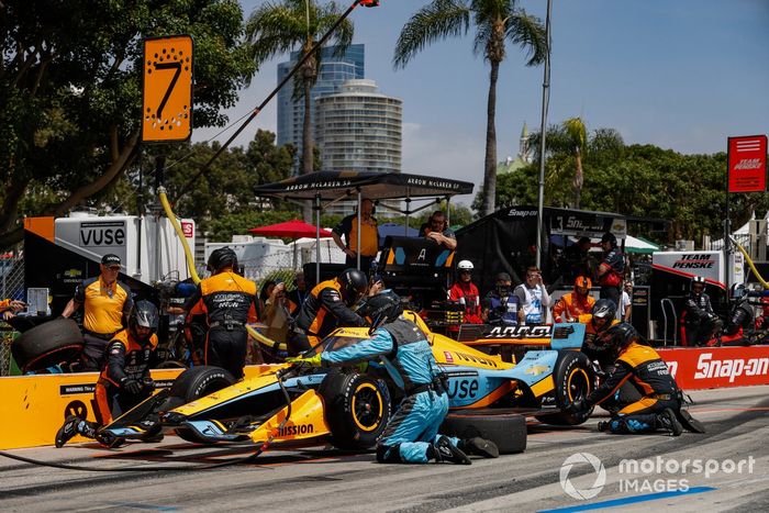 Felix Rosenqvist, Arrow McLaren SP Chevrolet, pit stop